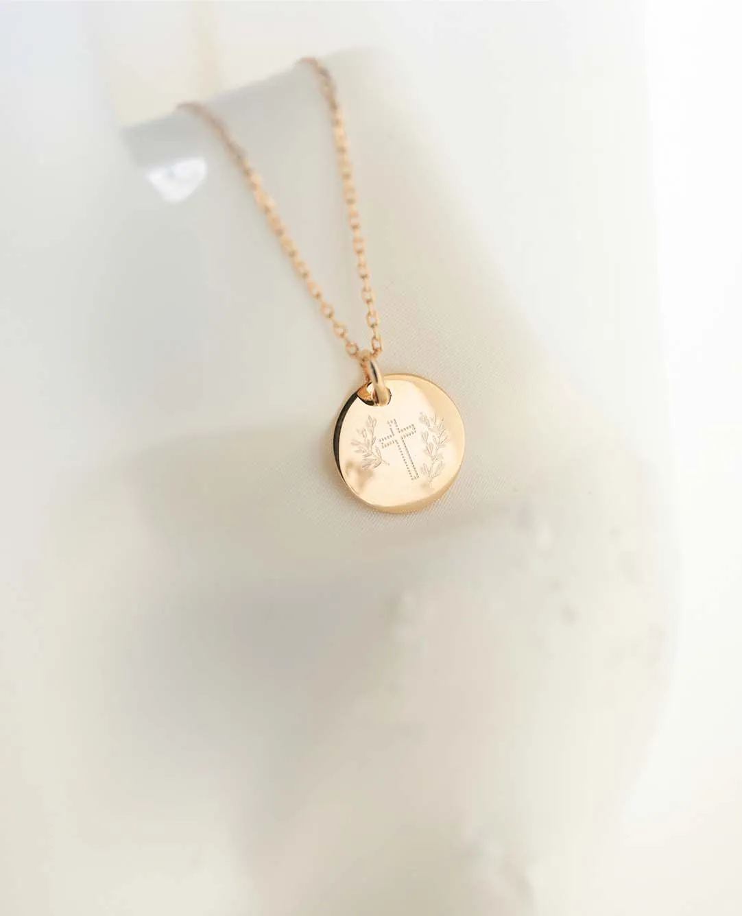 Taufschmuck Medaille - Kreuz mit Olivenzweigen