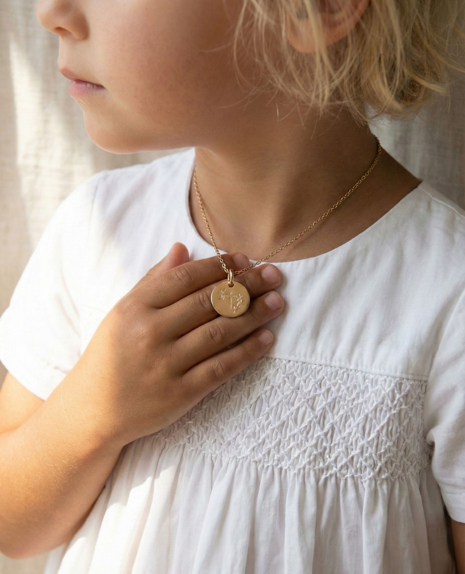 Médaille baptême croix et feuilles
