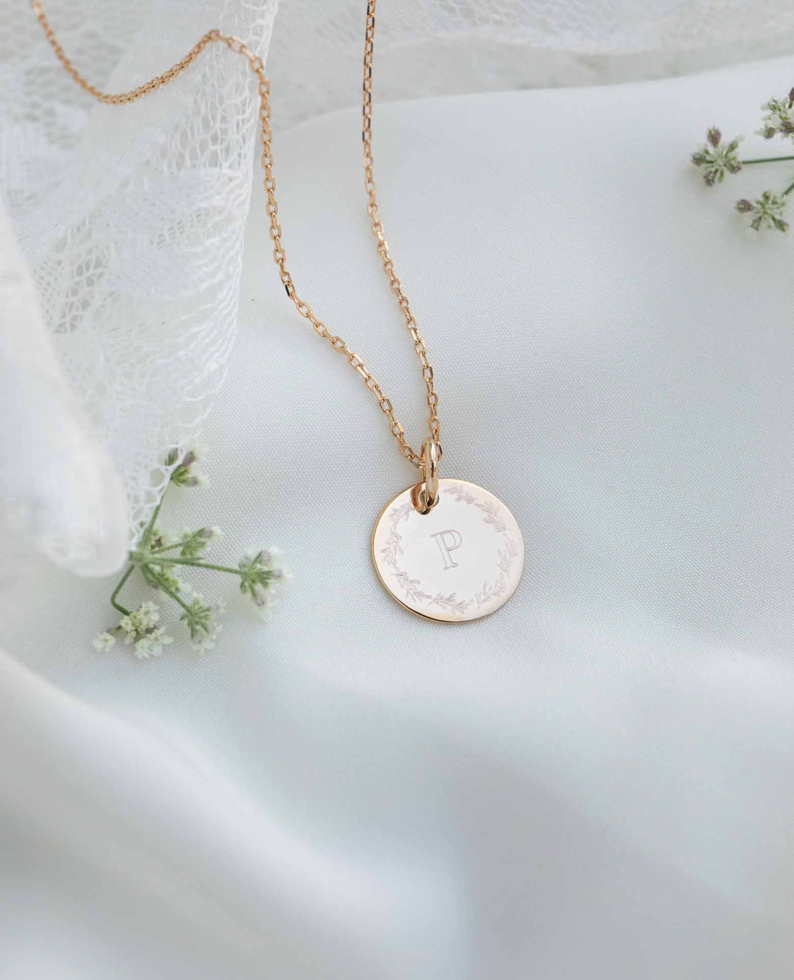 Médaille bapteme personnalisée couronne feuille in