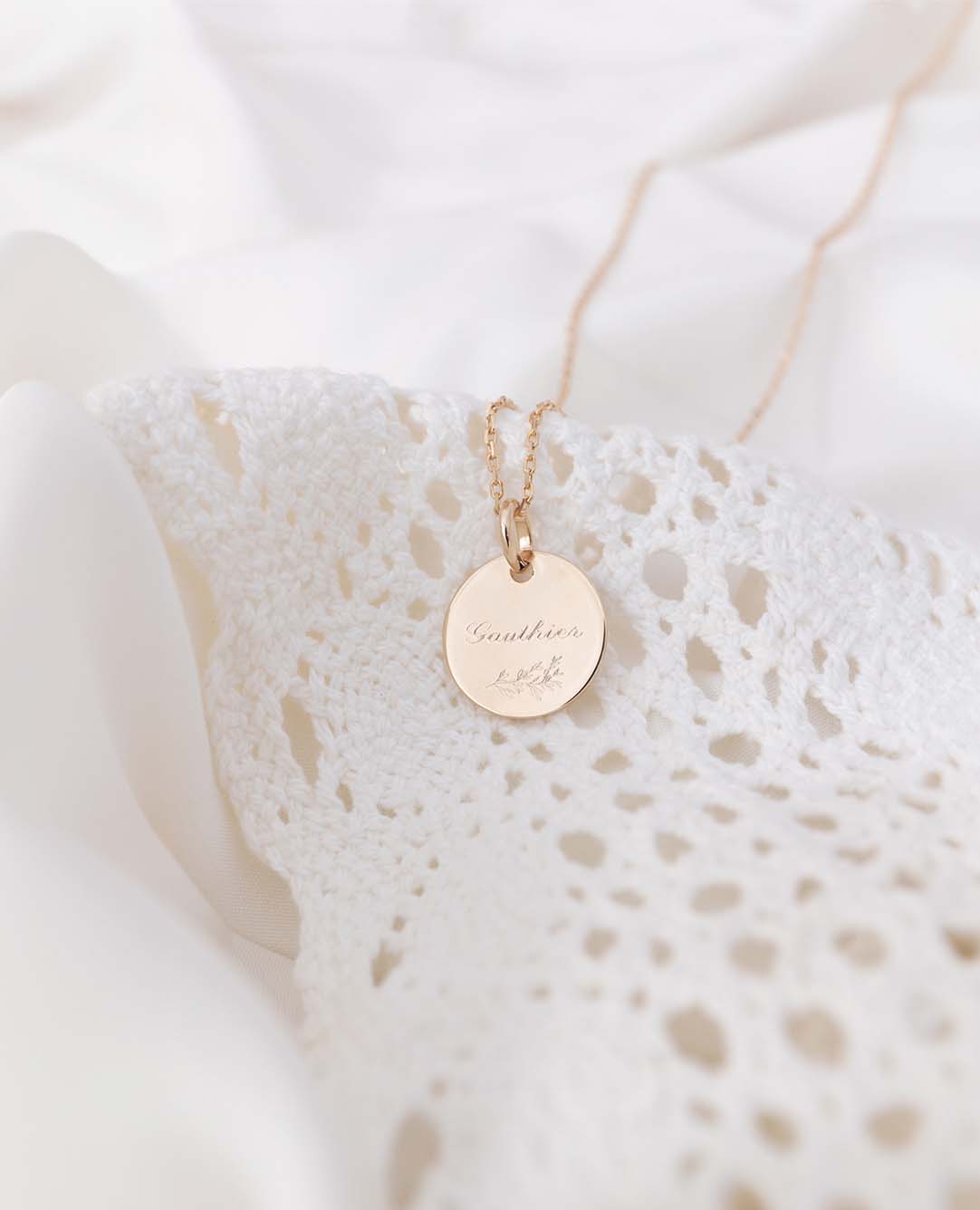 Personalisierte Taufkette mit Vornamen und Blattwerk