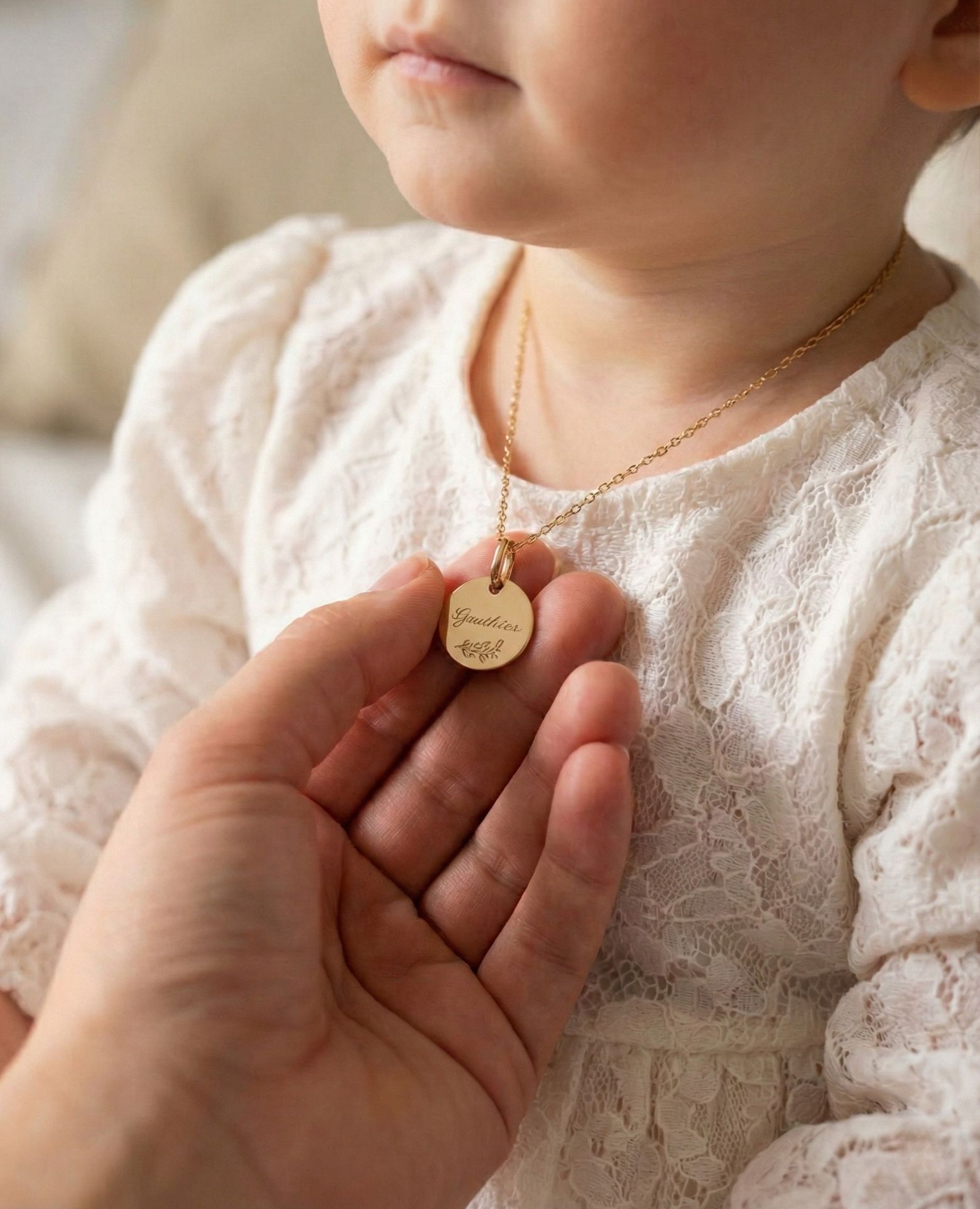 Collier baptême personnalisé Prénom feuillage