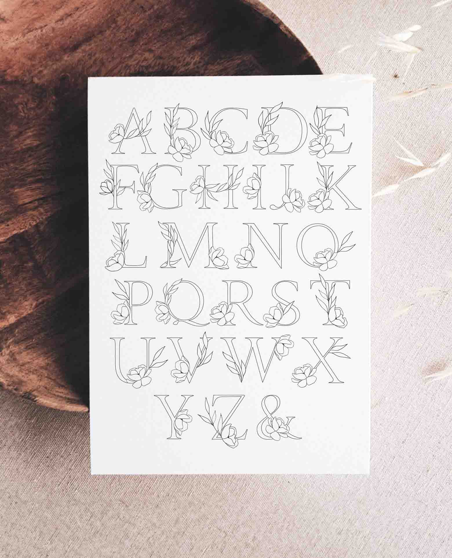 Médaille baptême personnalisée lettrine florale