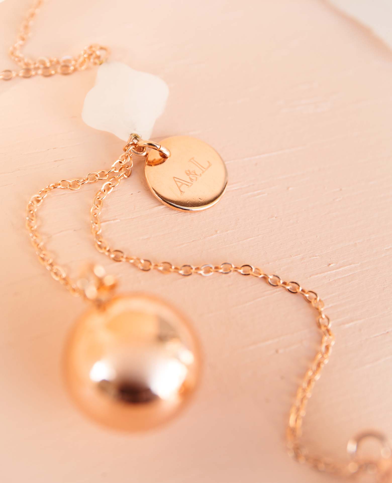 Personalisierte Schwangerschafts-Klangkugel für Zwillinge Roségold „June“