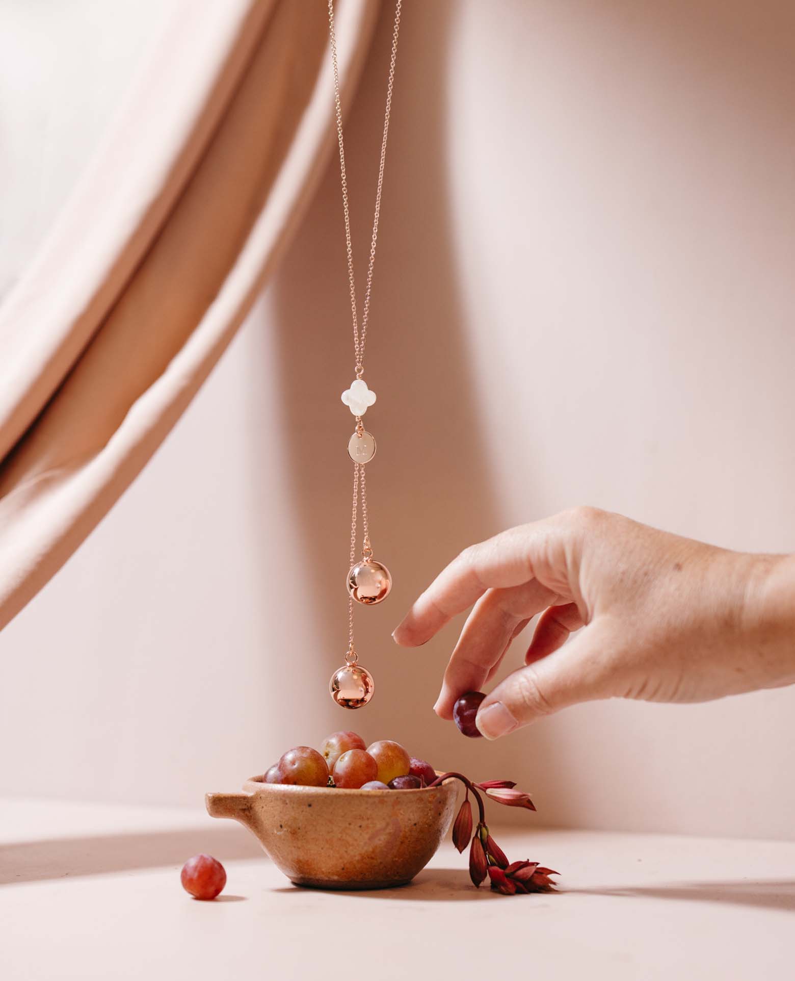 Personalisierbare Schwangerschafts-Klangkugel für Zwillinge <i>June</i> - Roségold & Perlmutt