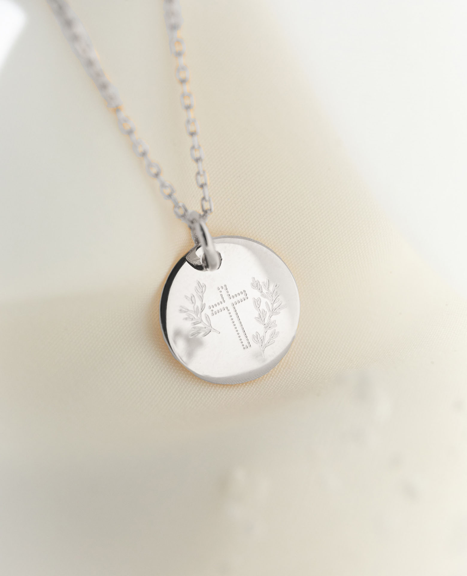 Taufmedaille aus massivem Silber mit Kreuz und Olivenzweigen