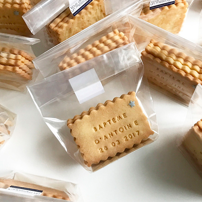 Personalisierte Keksdose als Gastgeschenk zur Taufe