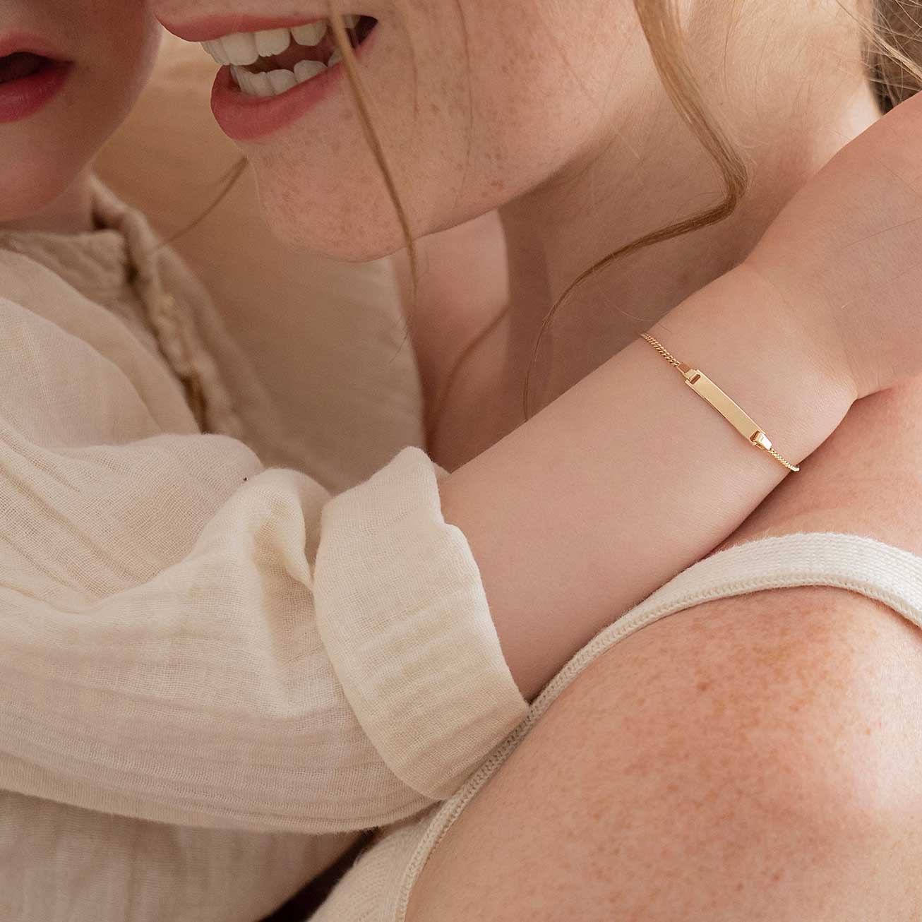 Personalisiertes Taufarmband mit Namensgravur